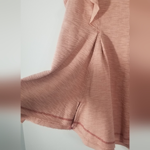 Hyku Knit Blouse. Cold Shoulder Slit w/ Scallop Trim. Gathered Midline. Size M. - Picture 2 of 6